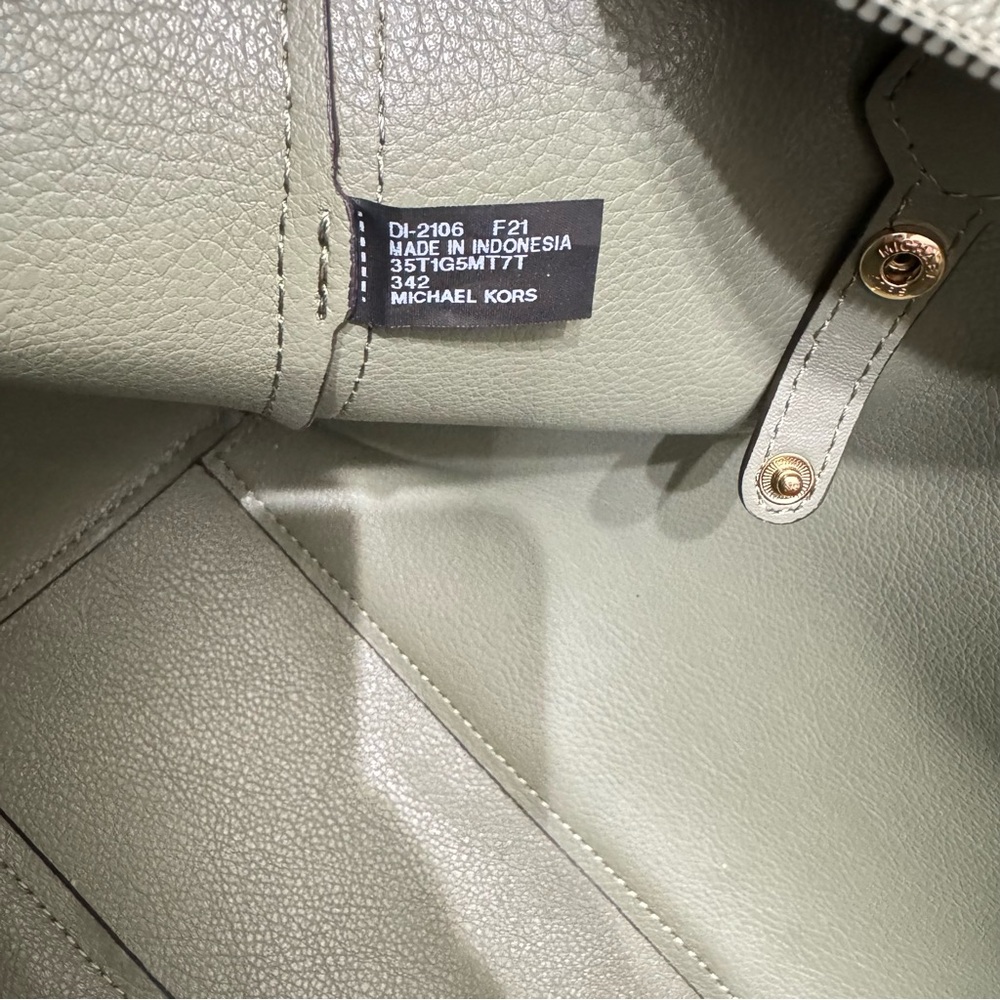 Michael Kors - Maisie Large Pebbled Leather 2-in-1 Tote Bag - Army Green - Picture 11 of 13